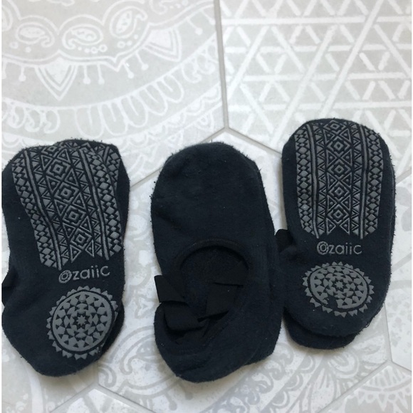 Ozaiic Black Non Slip Socks for Yoga Pilates or Barre - Picture 1 of 2